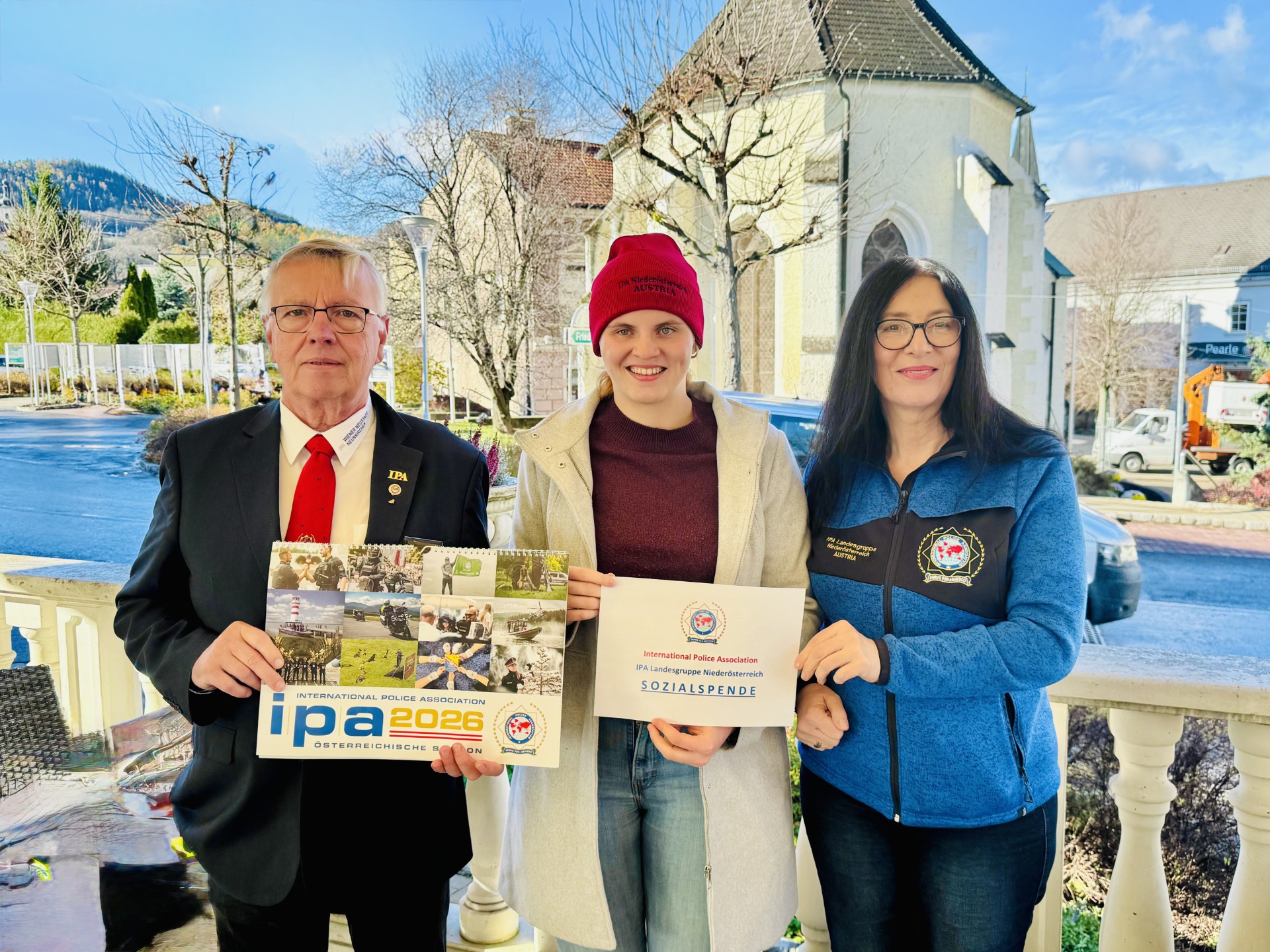 Spendenübergabe an Veronika Aigner